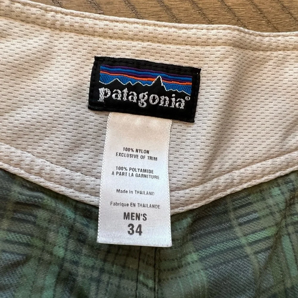 Patagonia Wavefarer Boardshorts in Green Plaid - Size 34